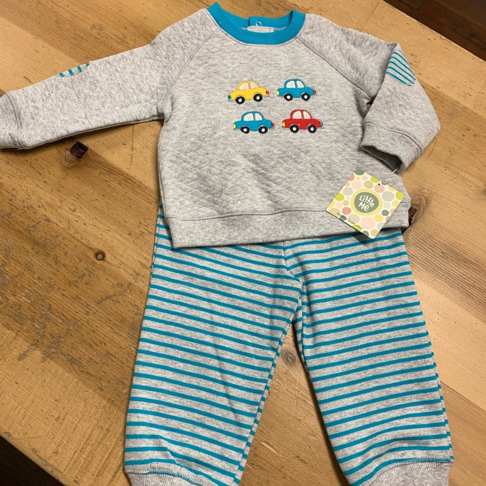 Adorable sweat outfit with car 🚗 appliqué